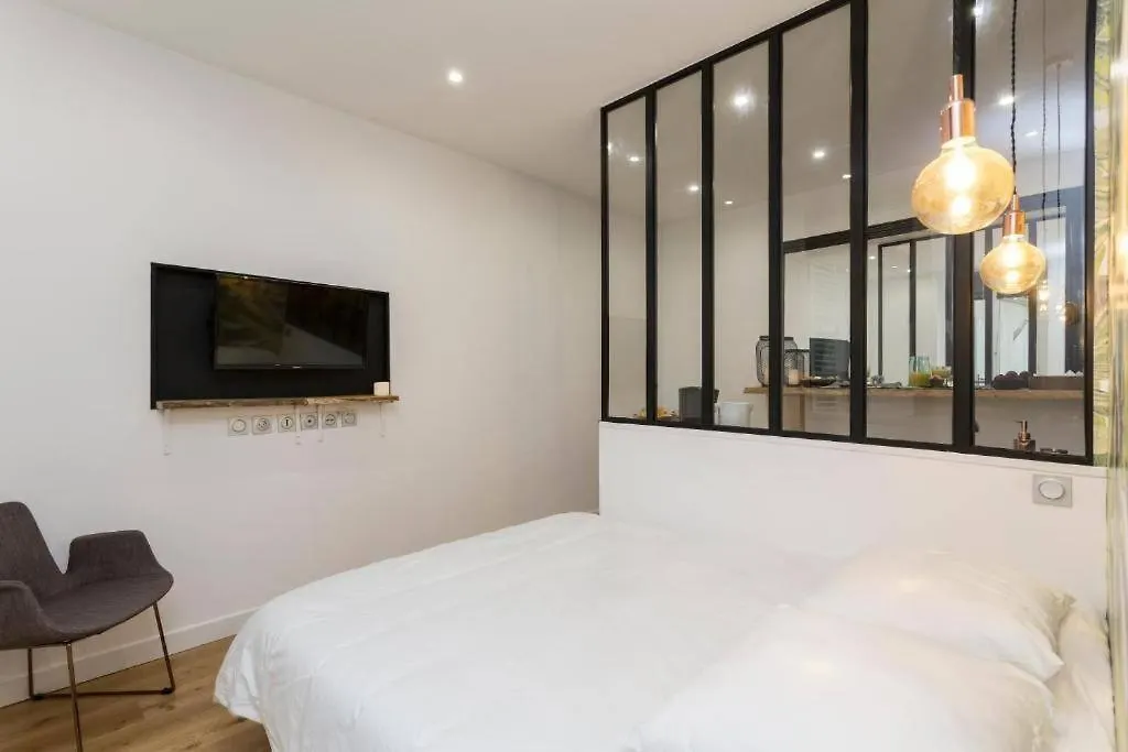 Architect S Designer Studio Walking Distance To The Eiffel Tower Lägenhet Paris Frankrike